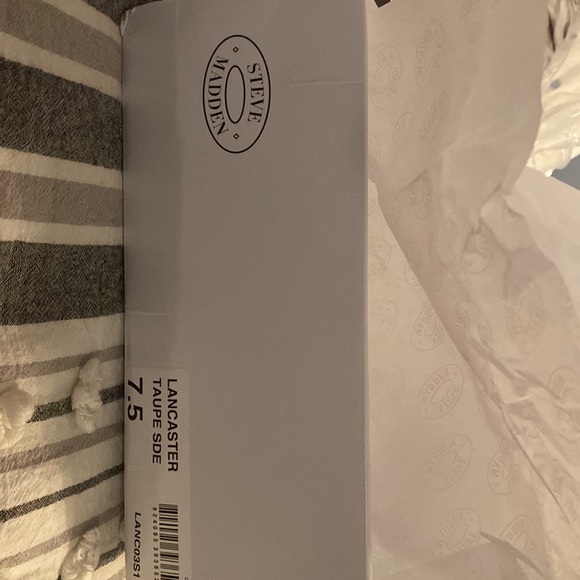 Steve Madden bootie color taupe - Picture 5 of 5